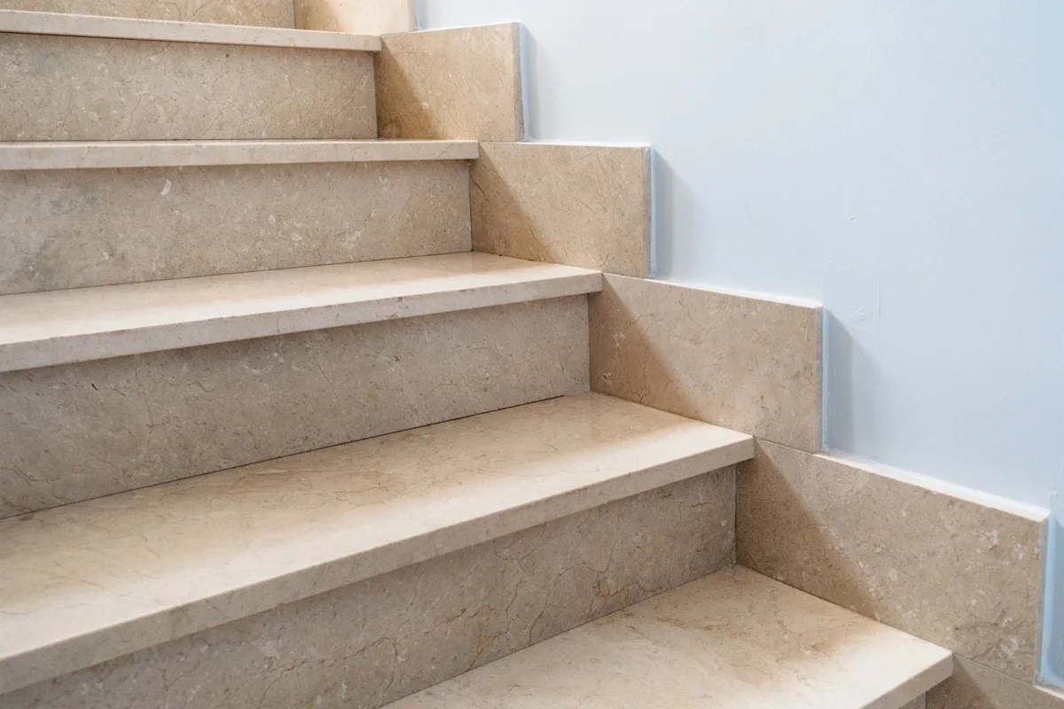 Schody z kamienia naturalnego